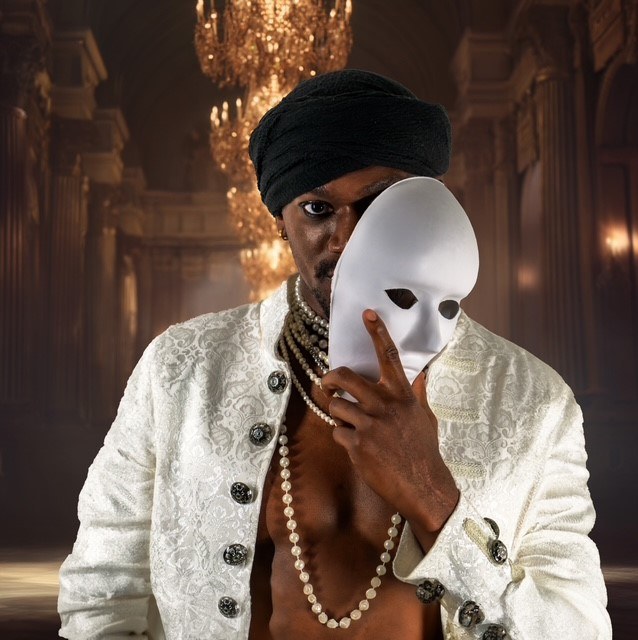 Nathan with white mask(2)